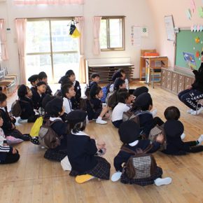 幼稚園ってどんなところかな? 幼稚園ってどんなところかな?